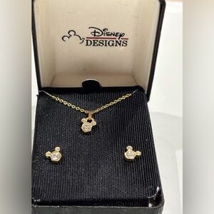 NIB Disney Mickey Minnie head earrings pierced